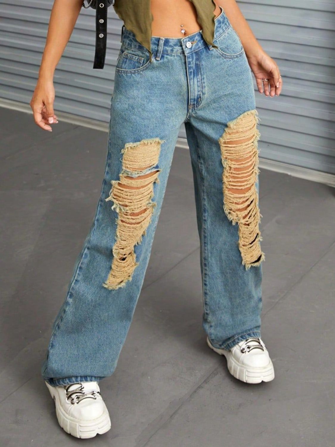 Distressed Wide Leg Jeans with Pockets