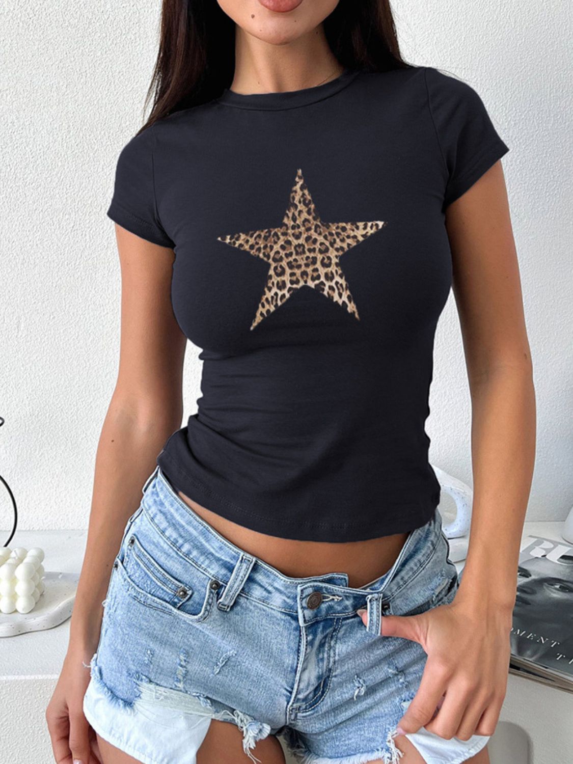 Devine Star Round Neck Short Sleeve T-Shirt Black