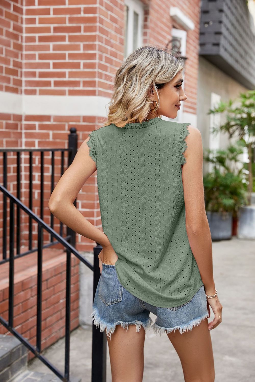 Scalloped Lace V-Neck Tank