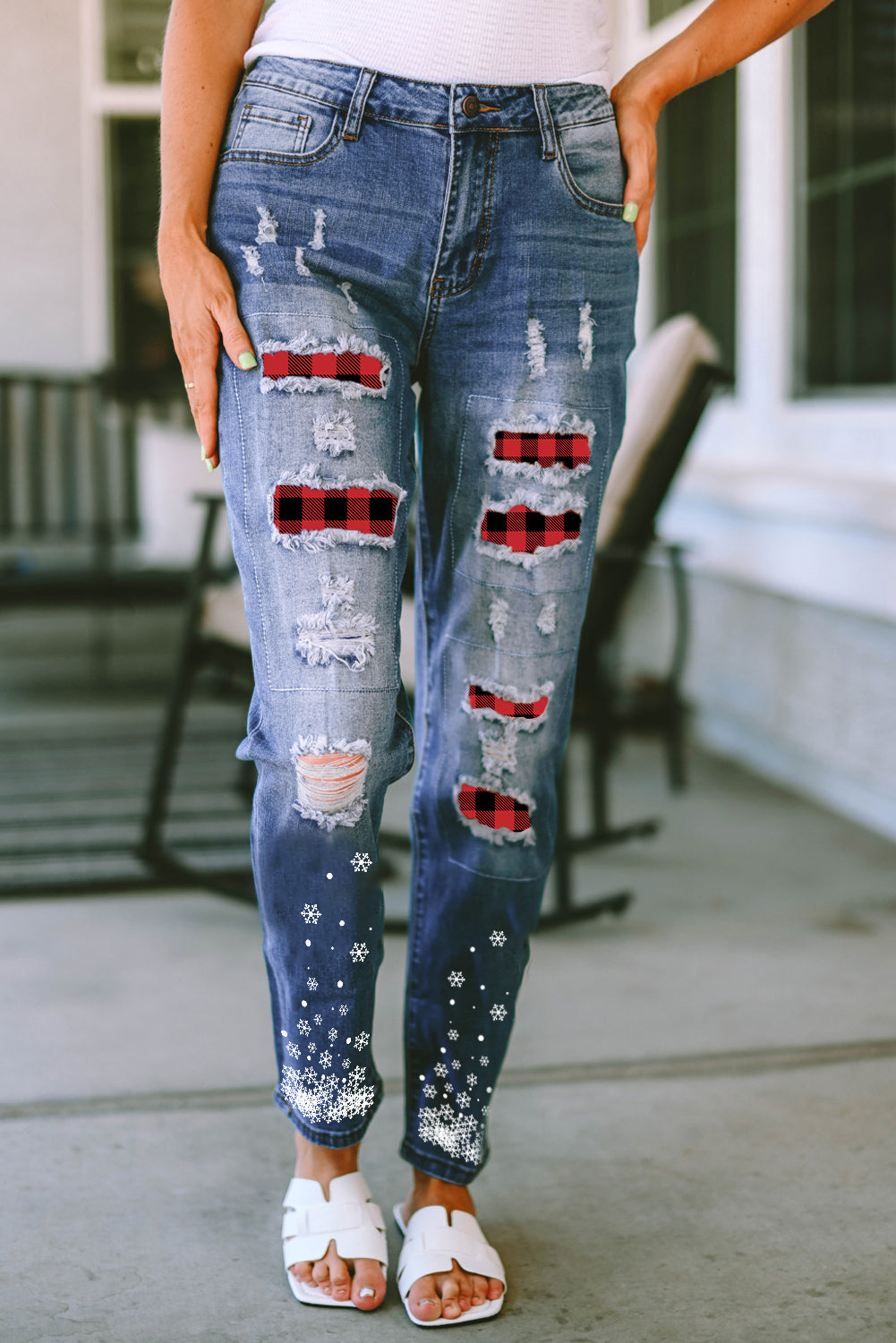 Plaid Snow Graphic Distressed Jeans Medium