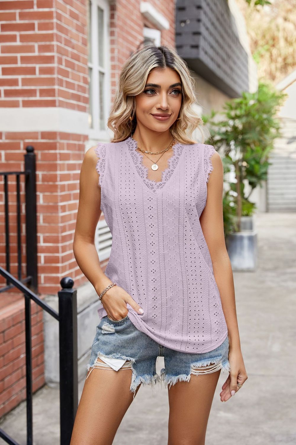 Scalloped Lace V-Neck Tank