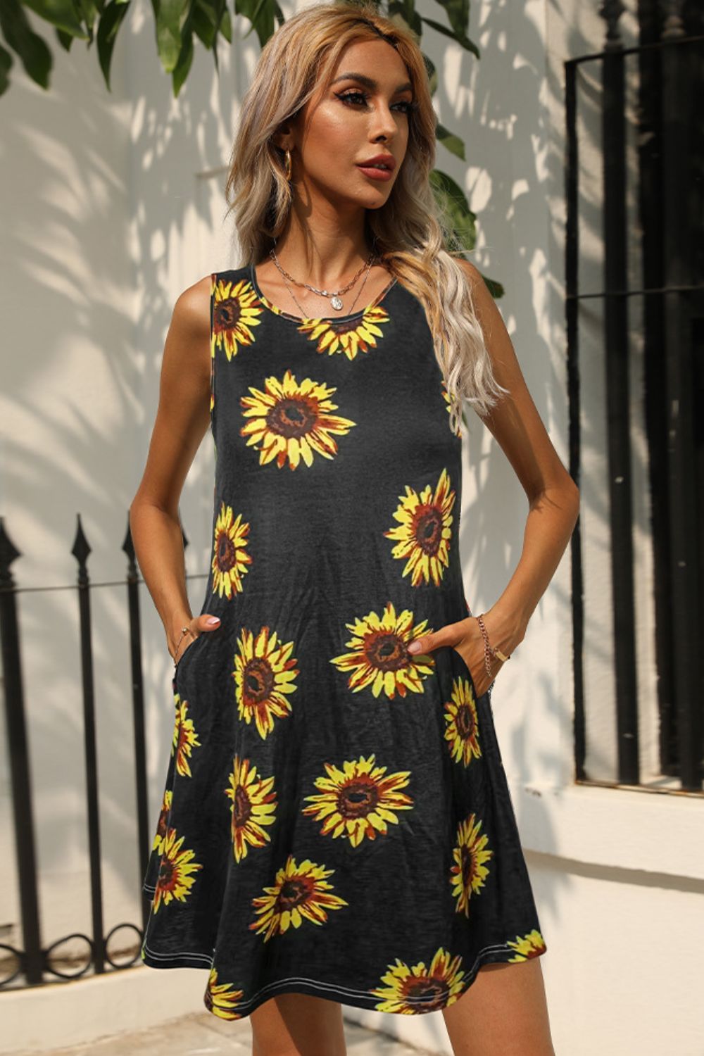 Stylish Printed Round Neck Sleeveless Dress with Pockets Black