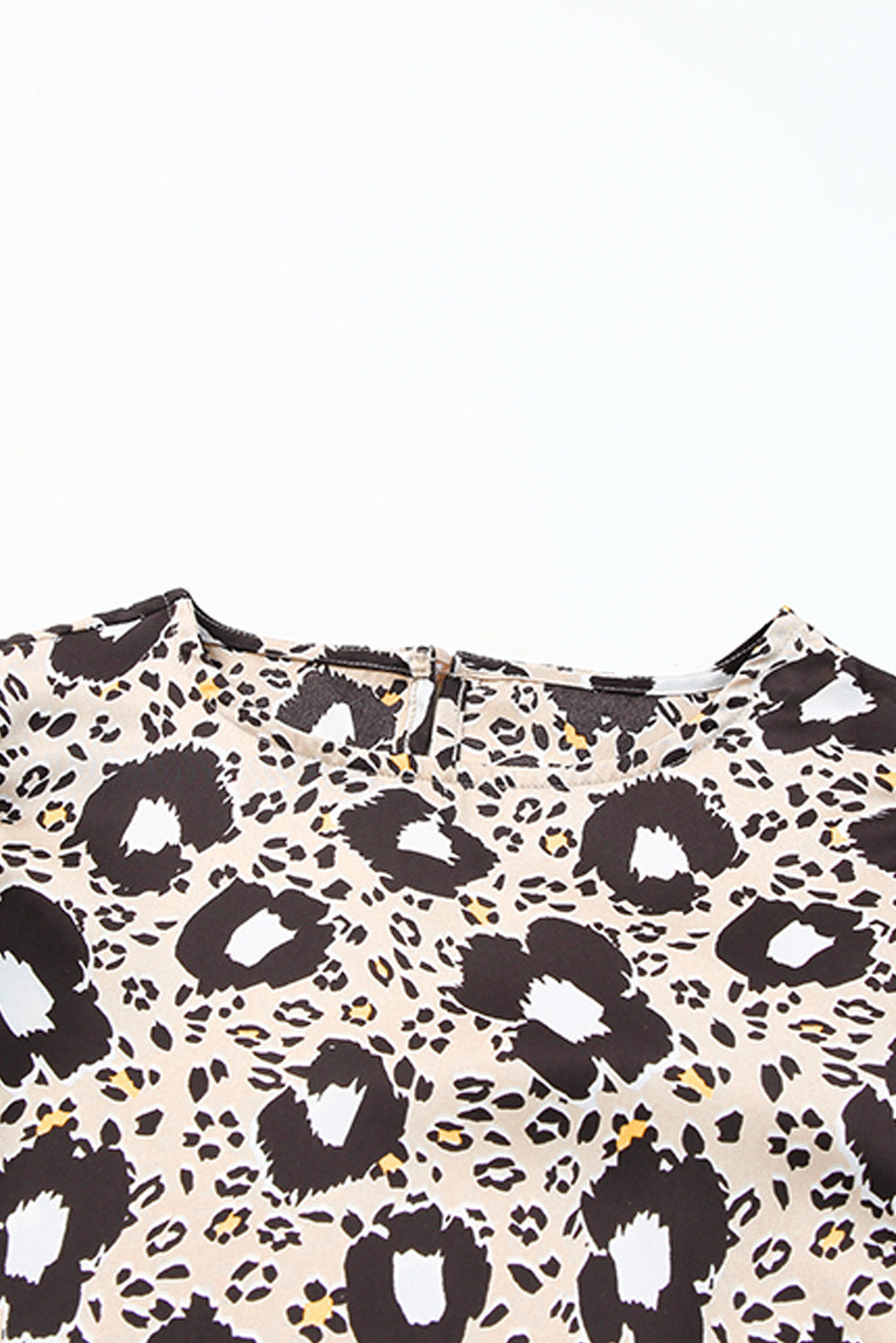Stylish round neck blouse with animal print and puff sleeves