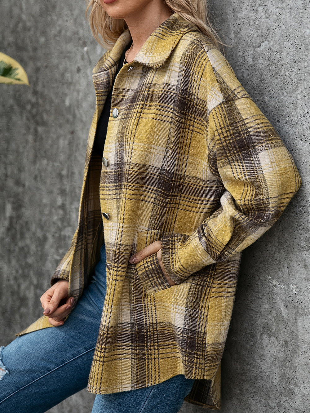 Women's Plaid Collared Long Sleeve Shirt