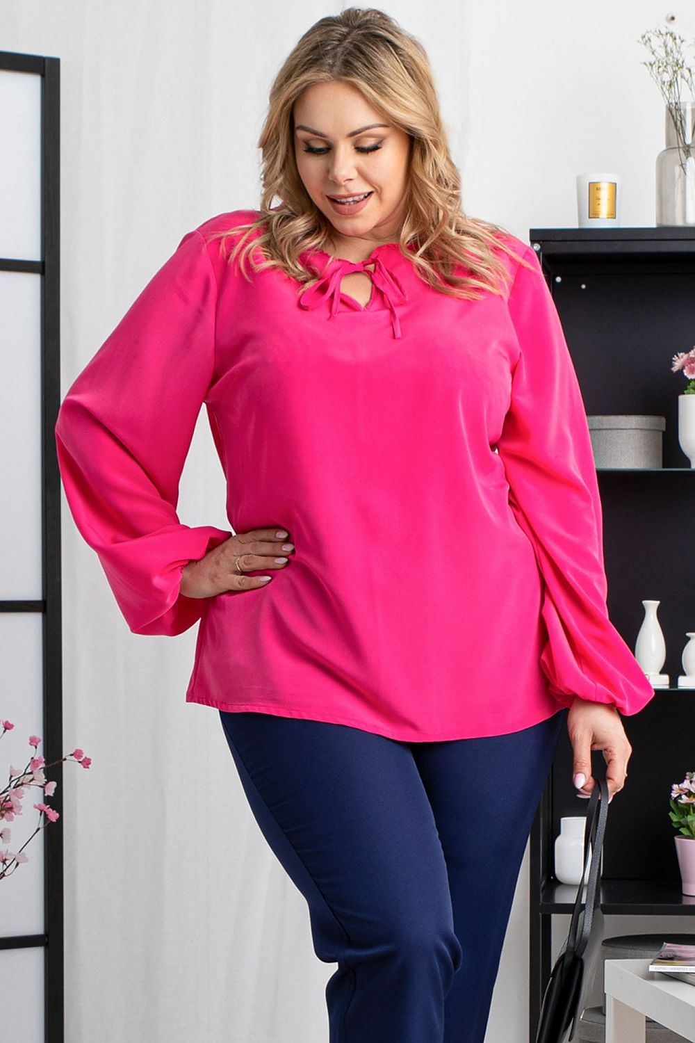 Plus Size Contrast Collar Blouse pink