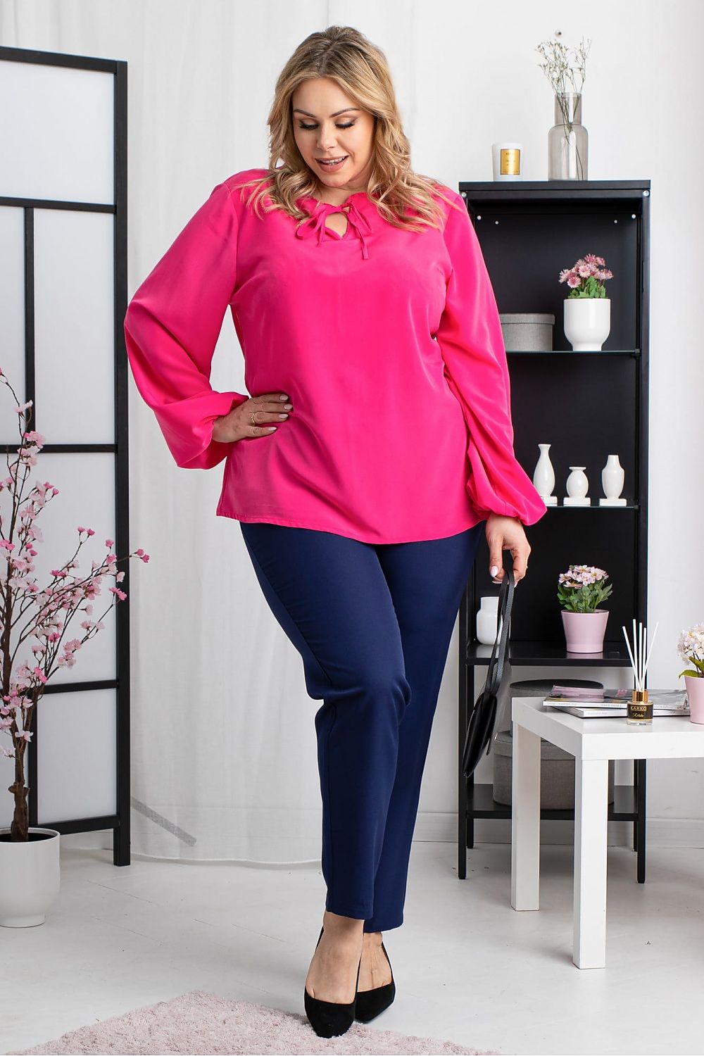 Plus Size Contrast Collar Blouse