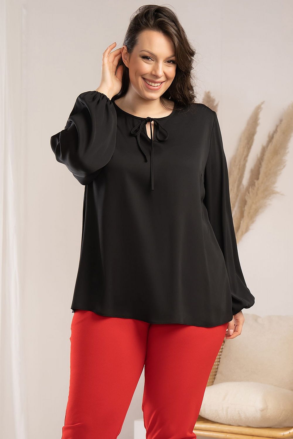 Plus Size Contrast Collar Blouse black