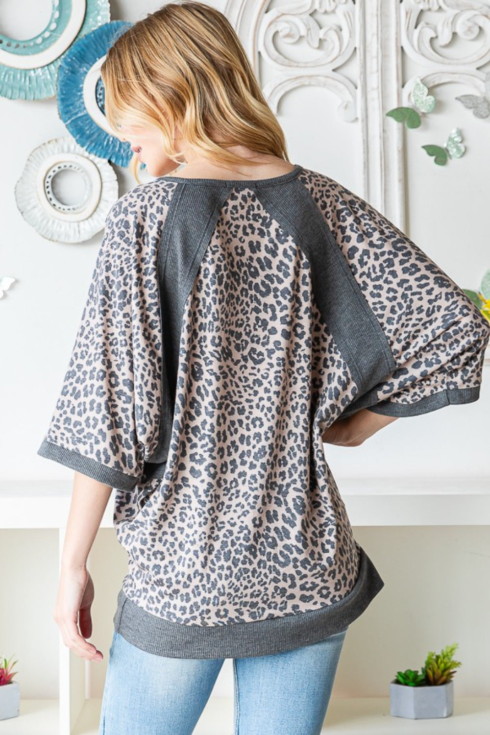 Leopard Print V-Neck T-Shirt with Short Sleeves