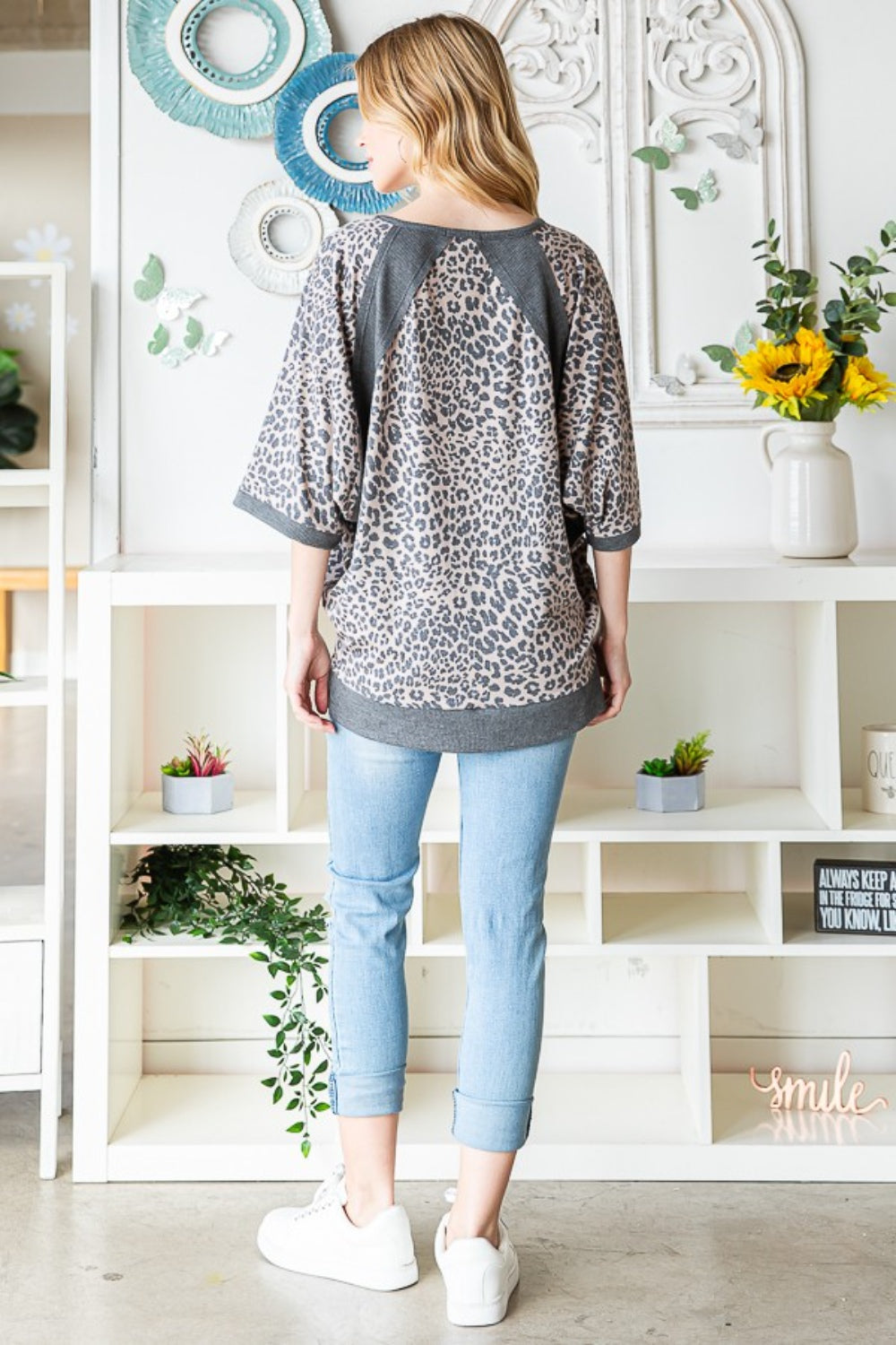 Leopard Print V-Neck T-Shirt with Short Sleeves